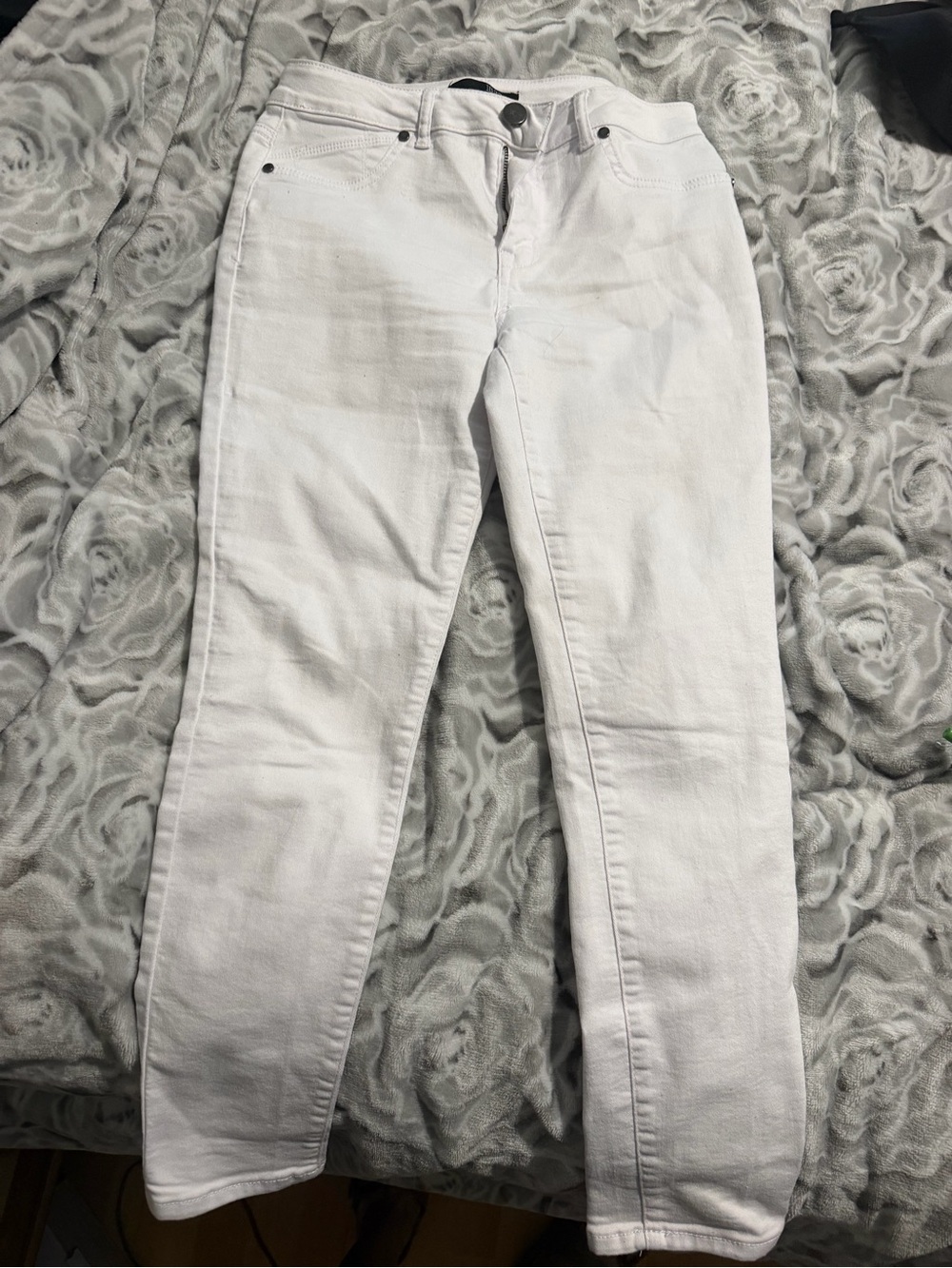 1822 Denim Women’s Skinny Jeans in White